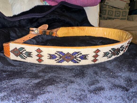 VINTAGE NATIVE GLASS INTRICATELY BEADED BELT ON TOOLED LEATHER